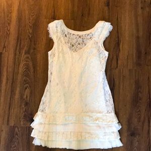 Jessica Simpson elegant Off white dress for any occasion.